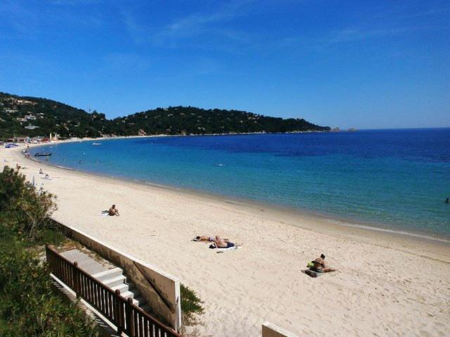Appartement Paisible Avec Vue Panoramique Mer Et Acces Direct Plage Bormes-les-Mimosas Bagian luar foto